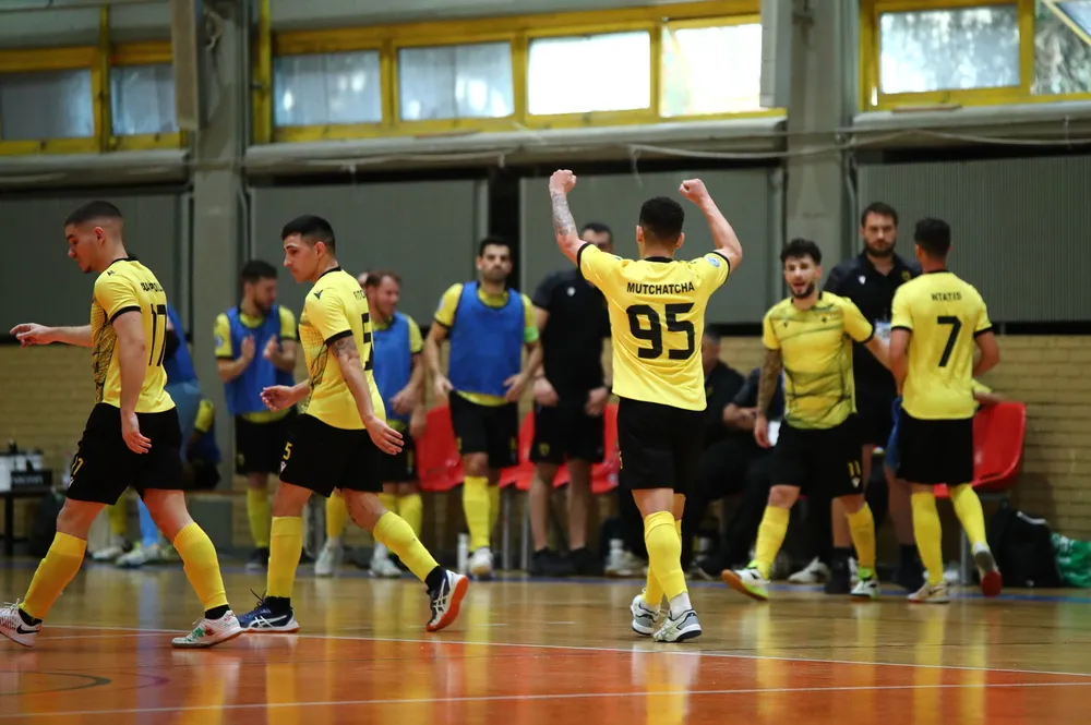 Futsal: Ανετη νίκη (9-3) και στη Σαλαμίνα η ΑΕΚ