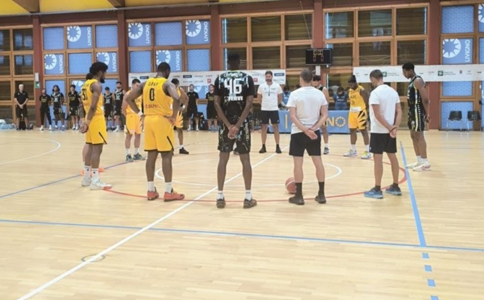 basket armani aek