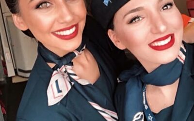 Γιατί όταν μπαίνουμε στο αεροπλάνο οι αεροσυνοδοί μάς χαιρετούν
