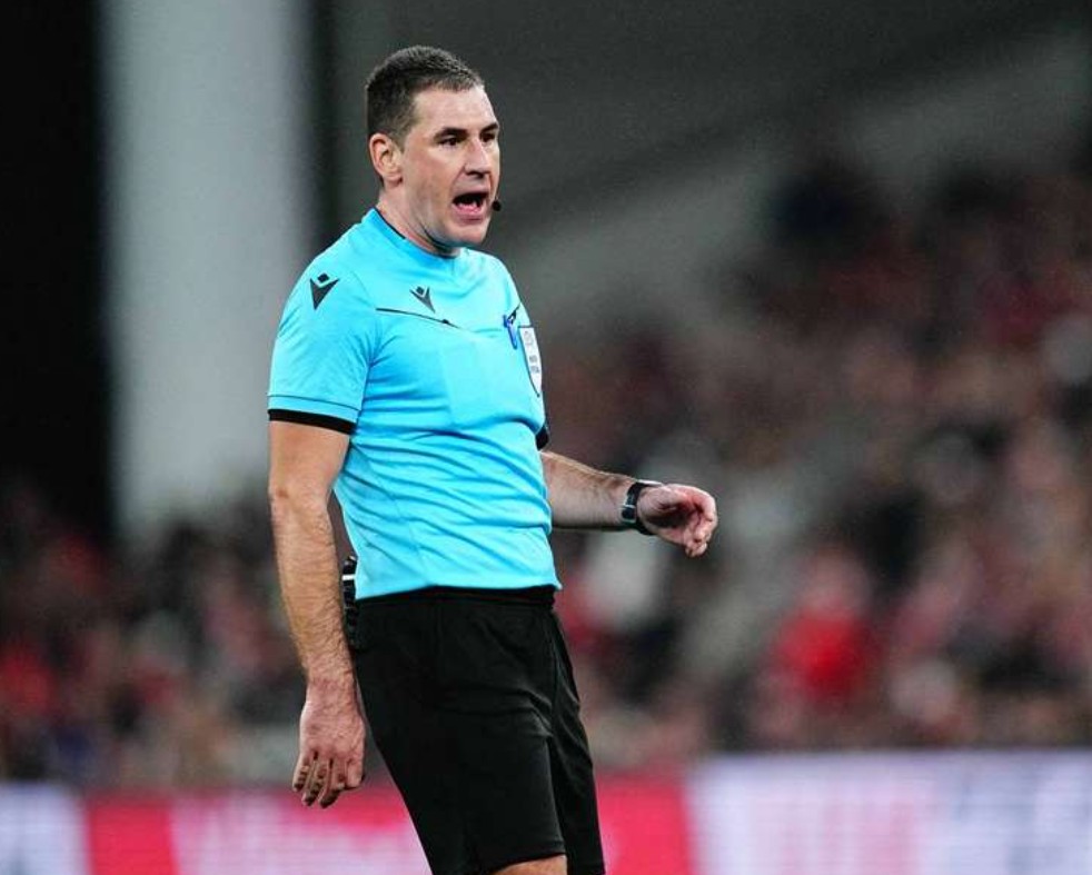 referee
