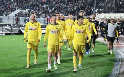 Οι παίκτες της ΑΕΚ άφησαν λουλούδια για τα θύματα της τραγωδίας στην Ρουμανία (ΦΩΤΟ)